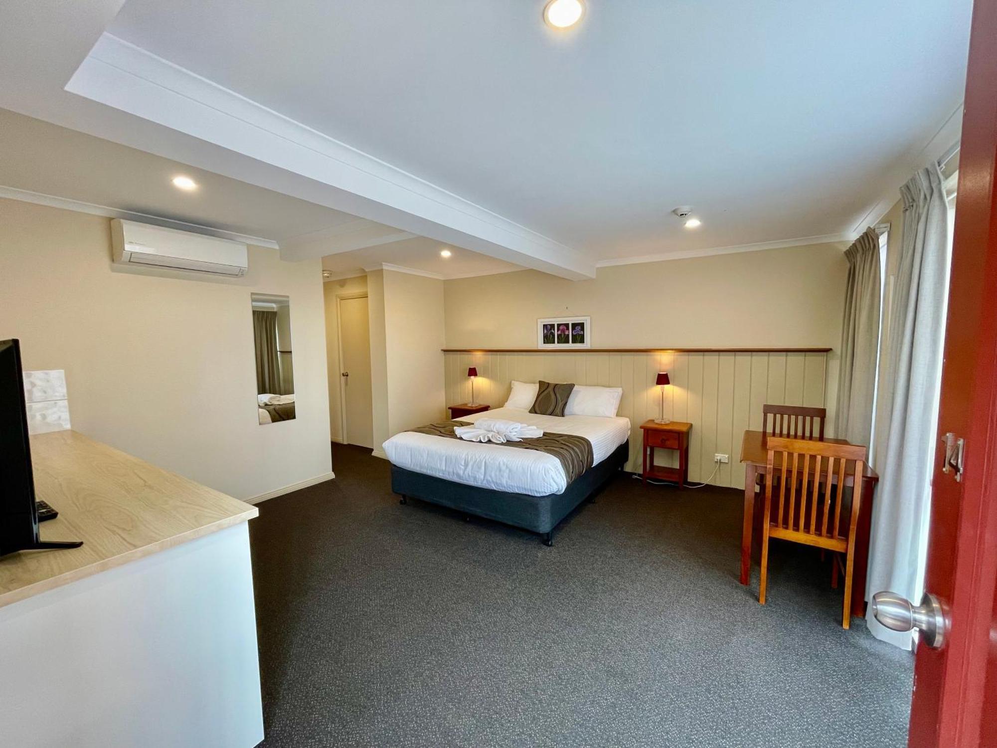 Heritage House & Units Motel 4*